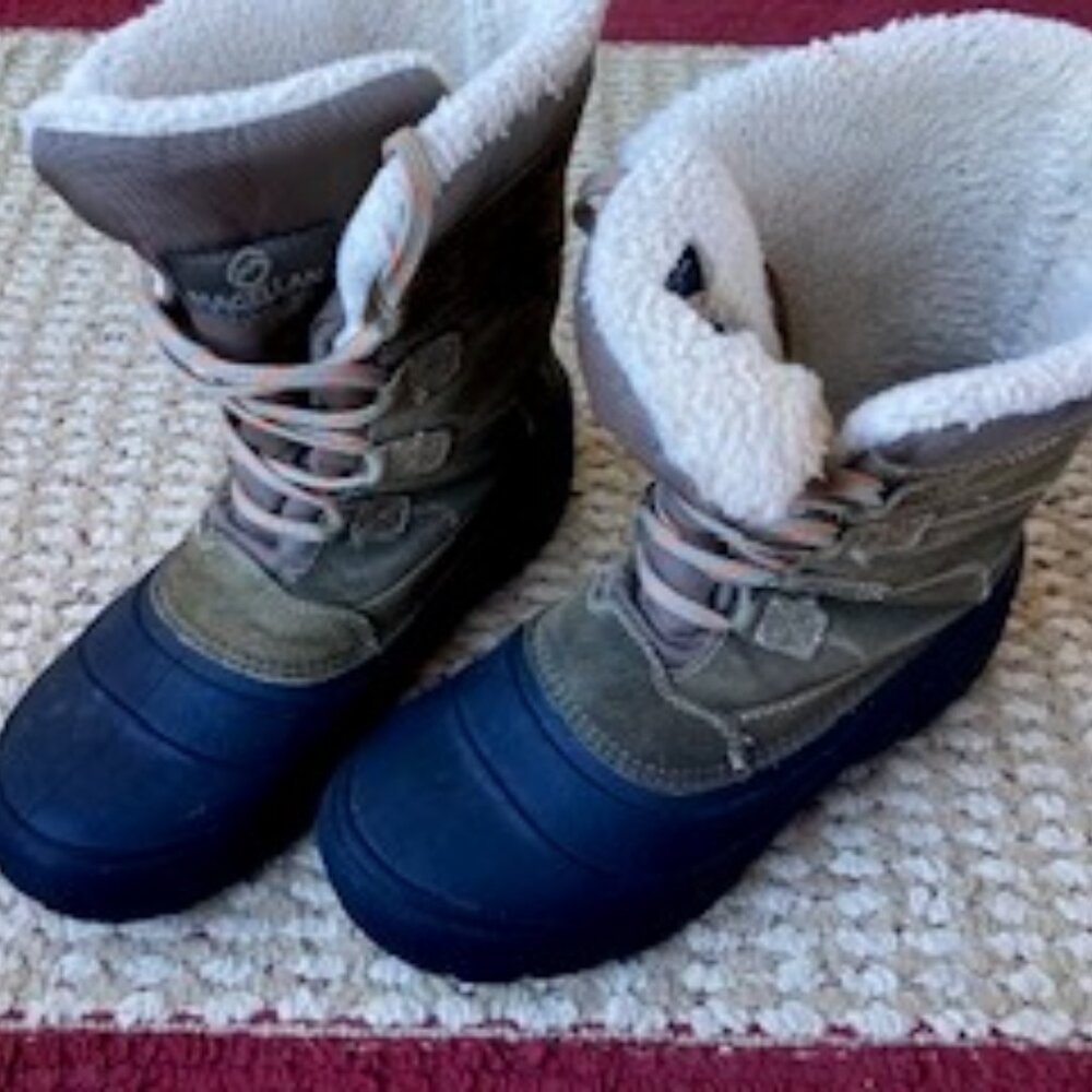 Magellen Snow boots, Boys size 6D